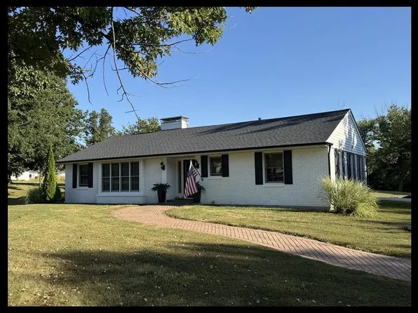 1008 Walnut St, Macon, MO 63552