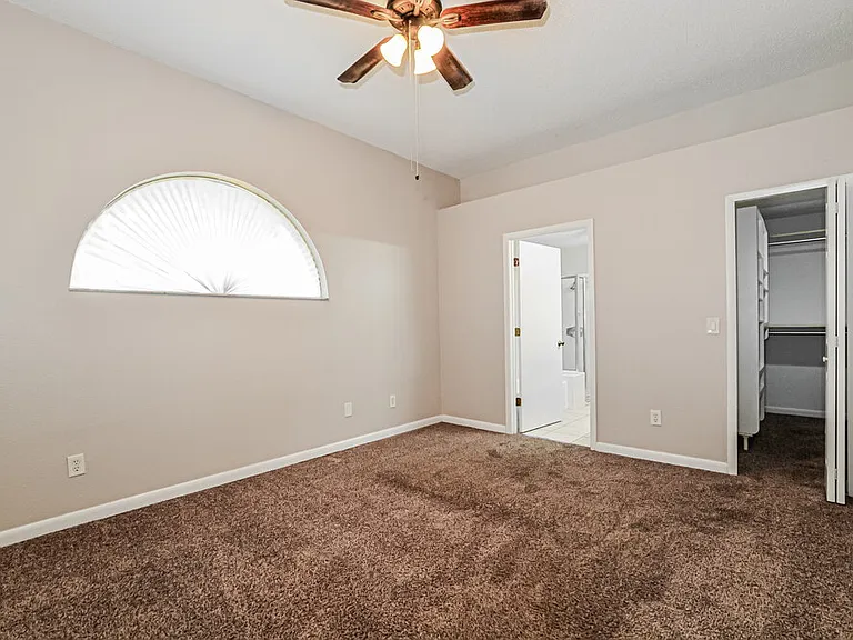 1096 Manigan Ave — Photo 9
