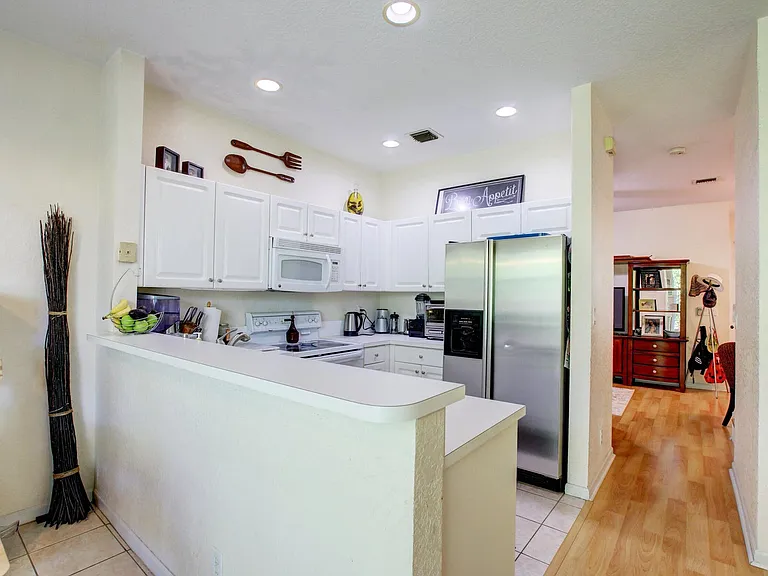 11705 NW 47th Dr — Photo 3
