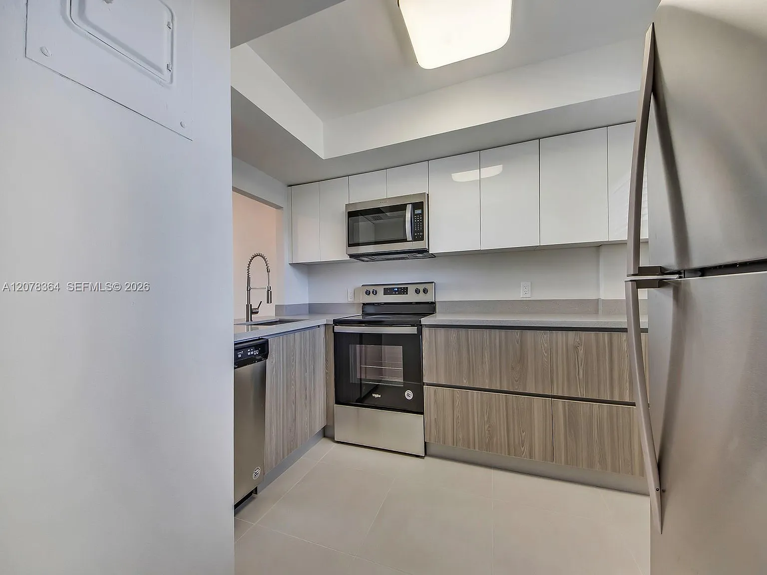 Royal Park Condo — Photo 2