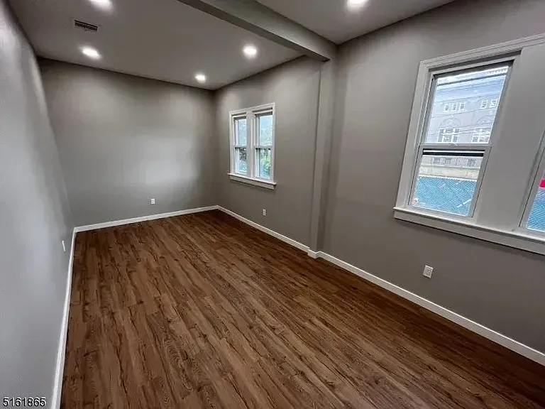 339 Valley Brook Ave #1E — Photo 7