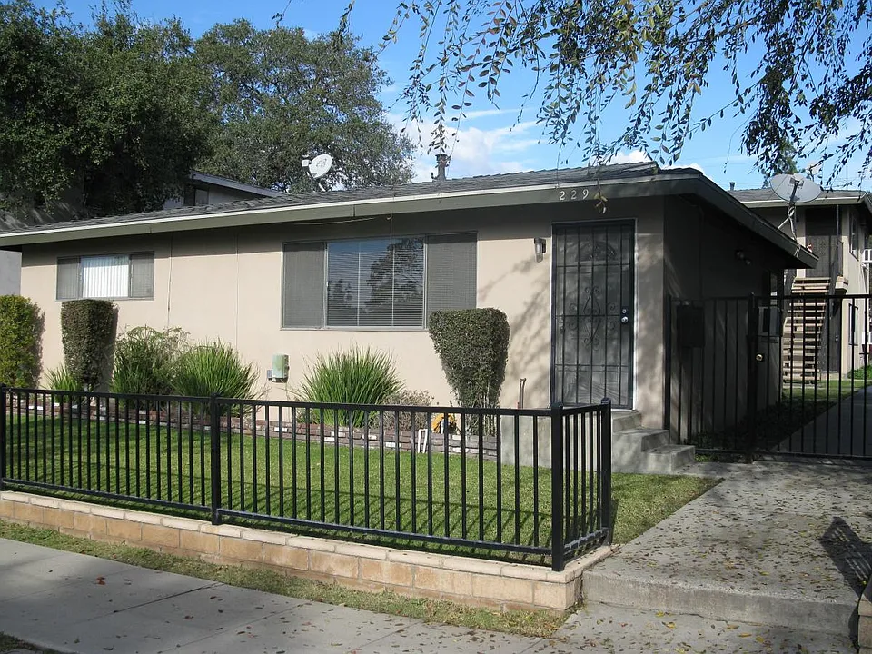 229 E Maple Ave #C