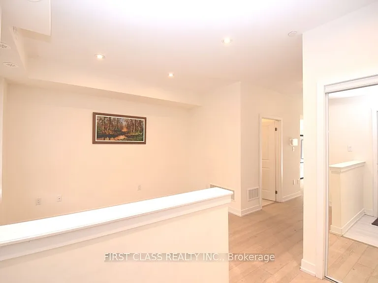 88 William Duncan Rd — Photo 2