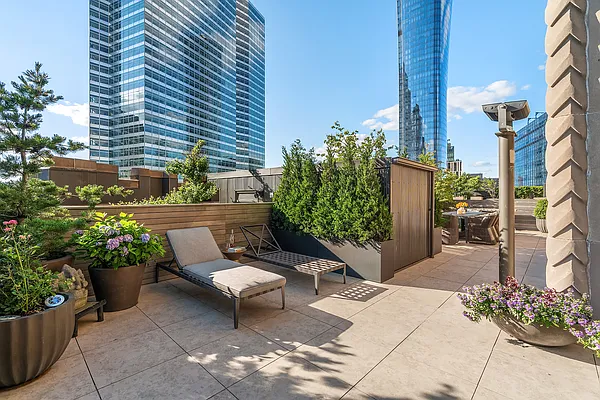 Rented by Douglas Elliman | media 31