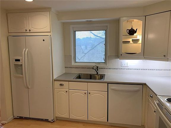 3rd image of 2418 Saddle Dr