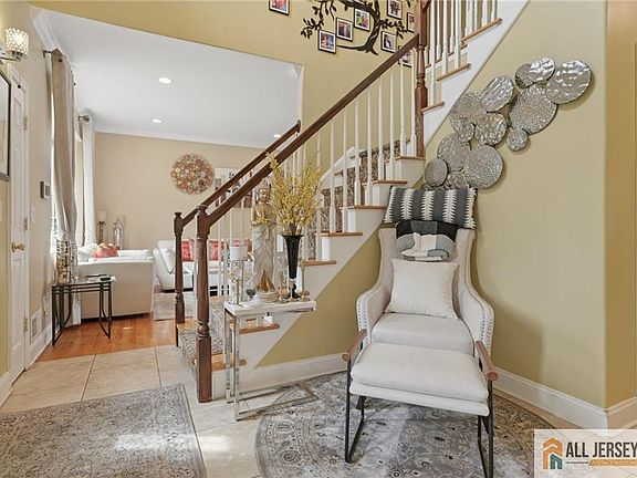 2nd image of 32 Franklin St