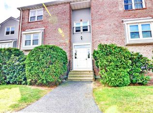 10 Southwind Ln #10, Milford, CT 06460