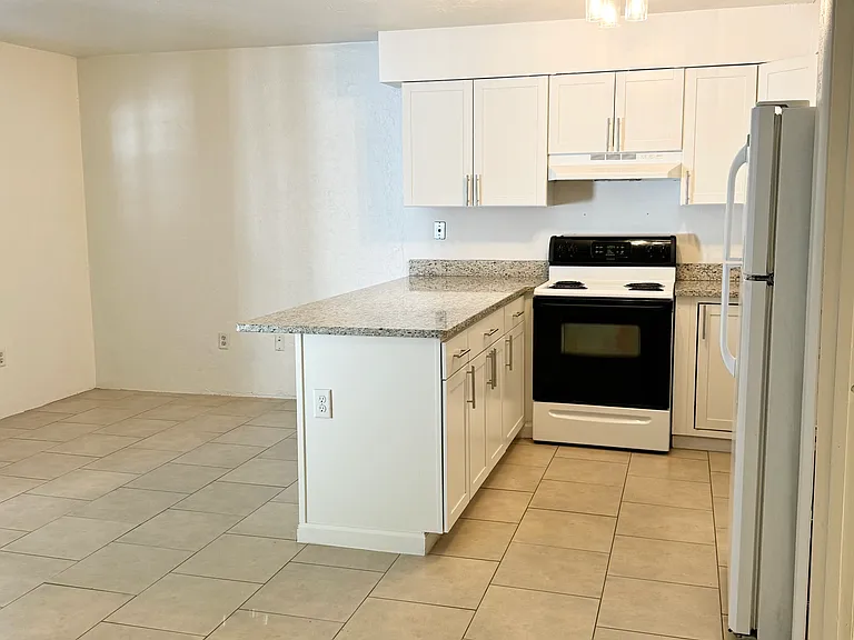 821 NW 13th St #9 — Photo 6