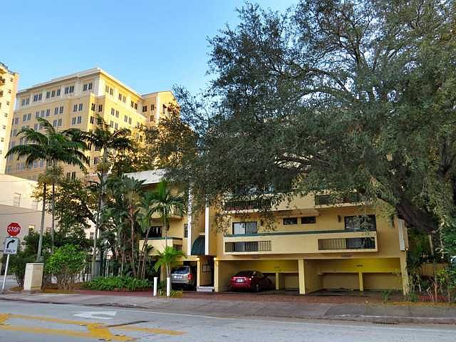 1st image of 400 Valencia Ave APT 7