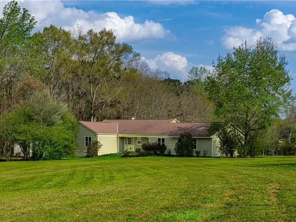 5 Overlook Dr, Seale, AL 36875