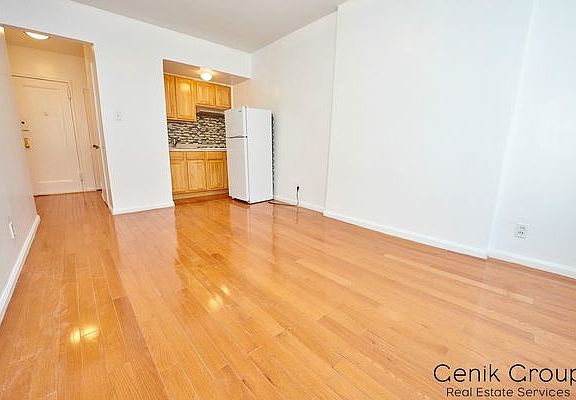 3rd image of 147 Elizabeth St #5B1