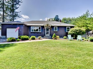 31 Saratoga Dr, Pittsfield, MA 01201