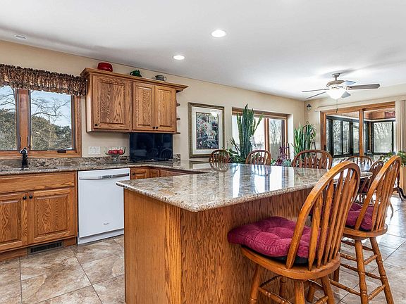 4th image of 2987 Deerwood Cir