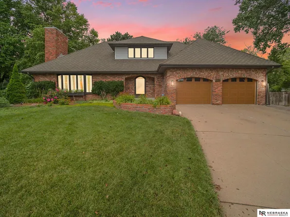 6300 Yellowstone Cir, Lincoln, NE 68510