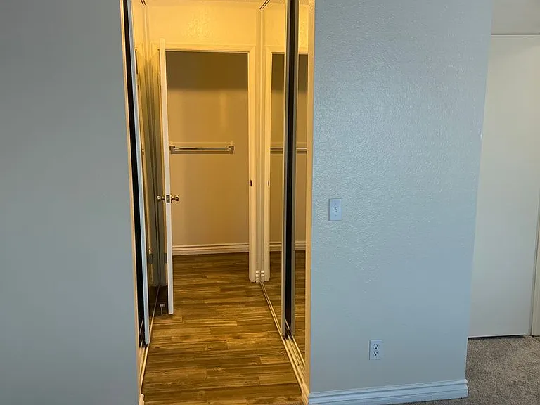 La Fuente Apartments — Photo 17