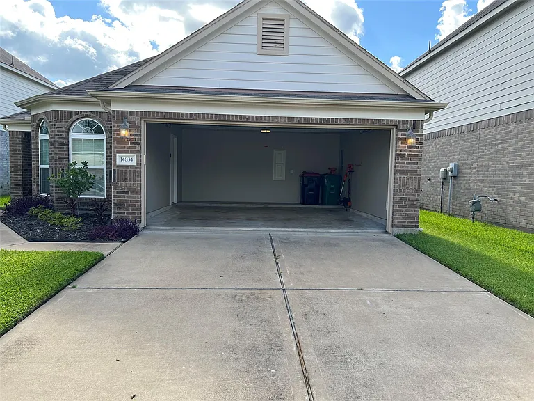 14834 Waverly Hill Ln — Photo 3