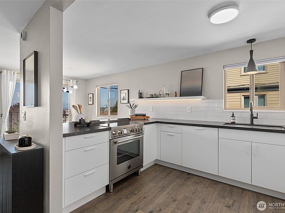 5th image of 4511 Greenwood Avenue N #6