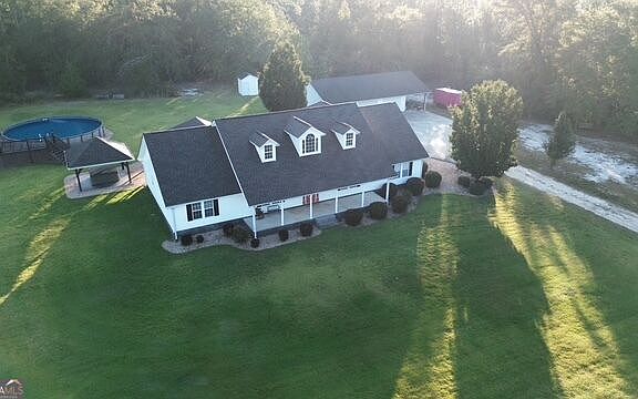 2nd image of 920 Orianna Rd