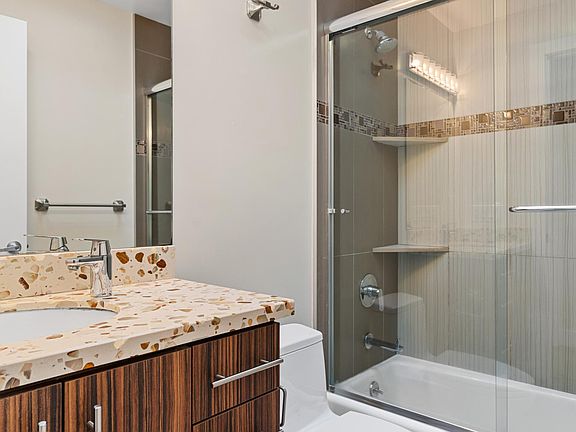 5th image of 1623 Irving St Unit 2