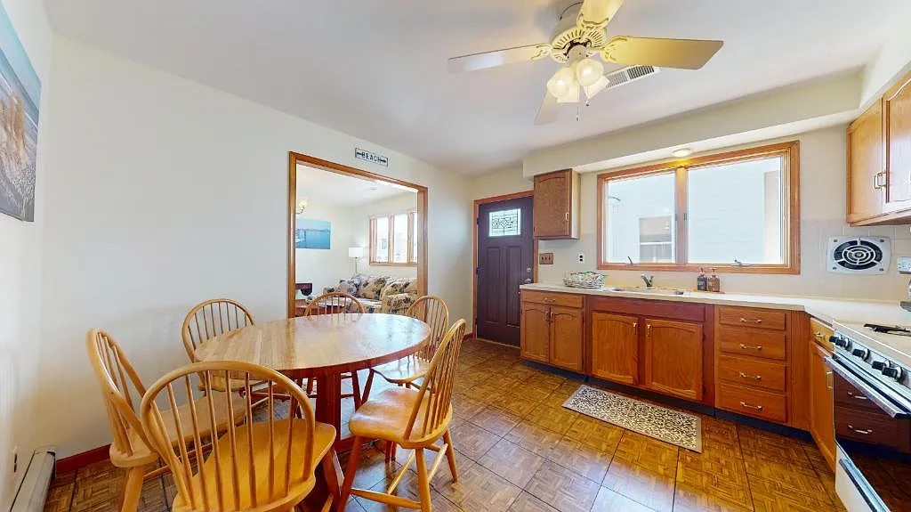 2 bed, 1100 sqft, $1,500 — Photo 3