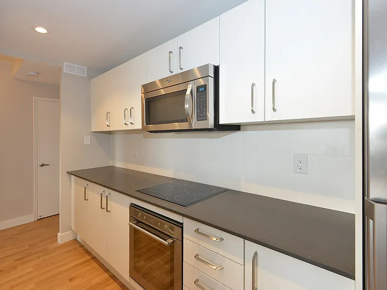 111 Lawton Blvd — Photo 14