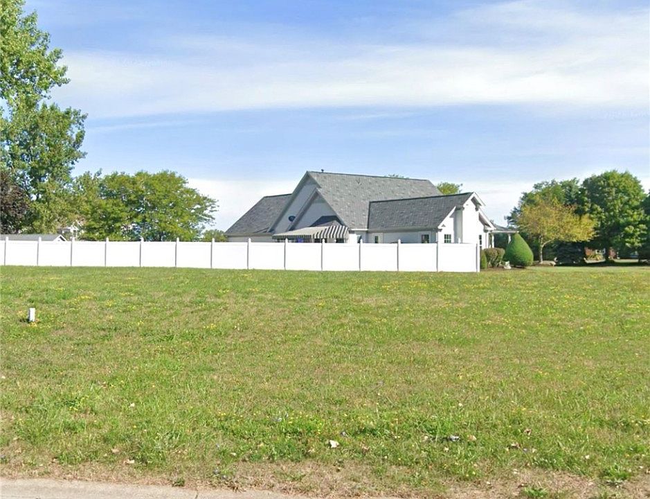 1st image of 5481 Pinecrest Dr #23