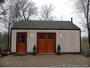 5th image of 90 Moulton St