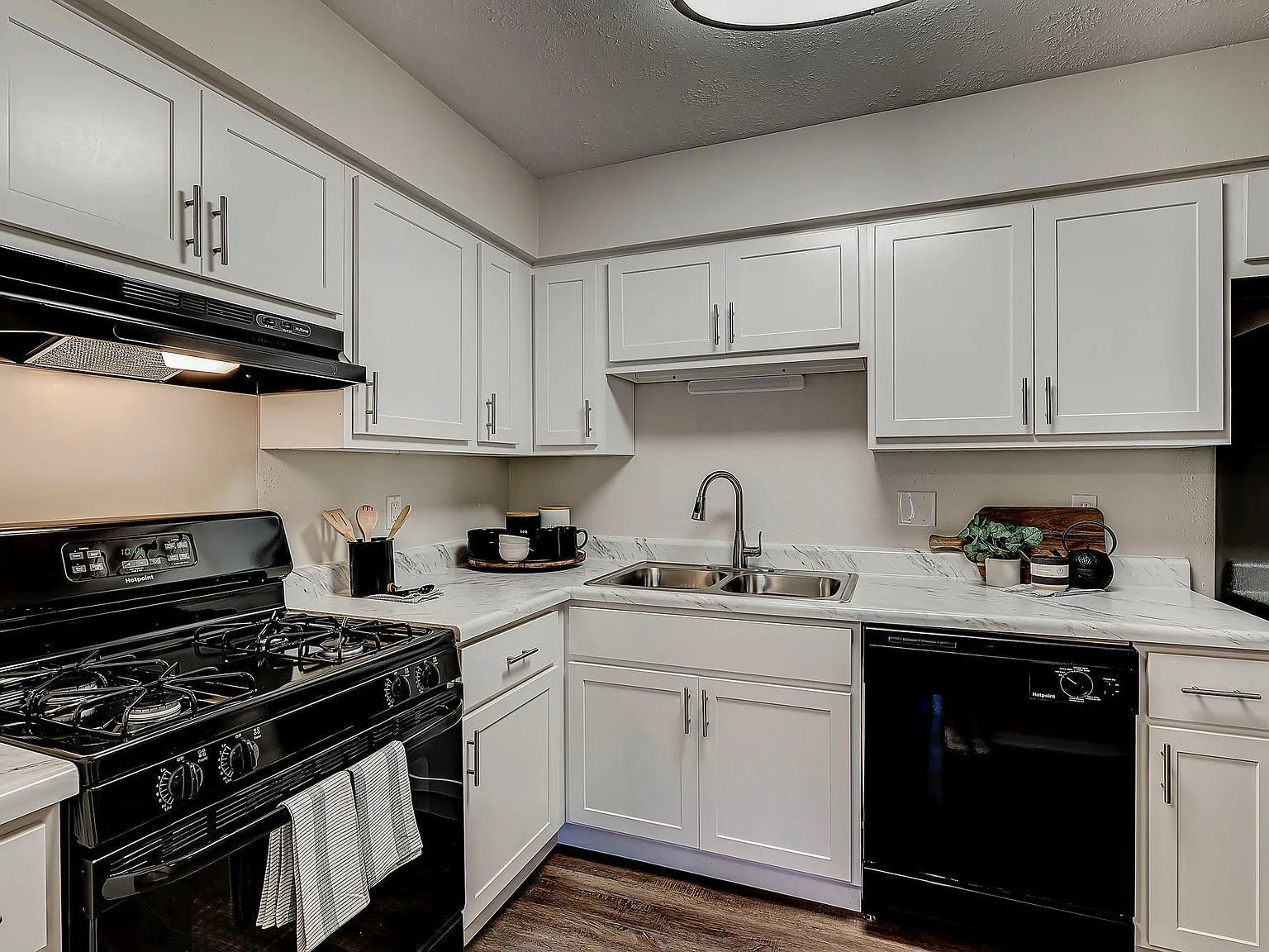 Estates of Creekside Apartments — Photo 4
