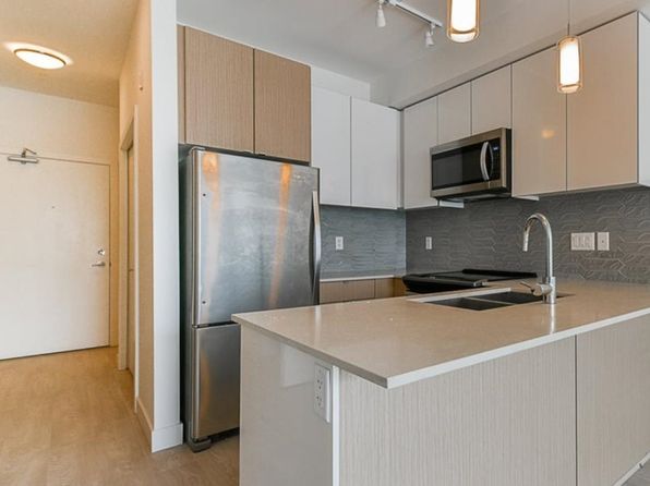 2 bedroom rental in Surrey — photo 2