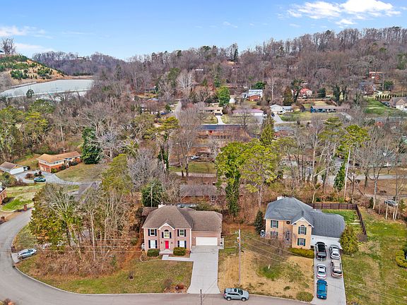 3rd image of 5204 Custis Ln