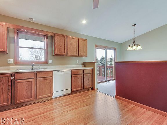 4th image of 2766 Arrowhead Dr