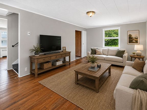 5th image of 556 Thompson Ave