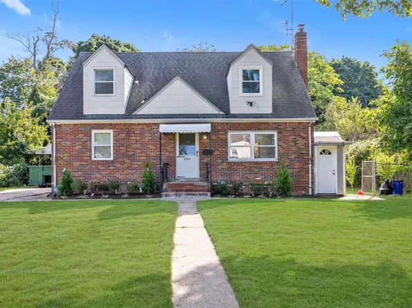 1705 N Gardiner Drive, Bay Shore, NY 11706