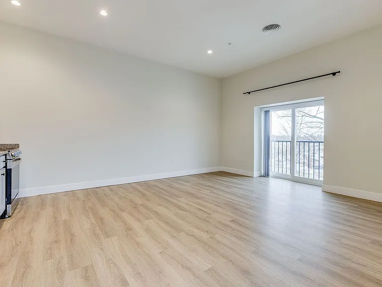 NOW LEASING - GALLERY GARDEN APTS — Photo 58