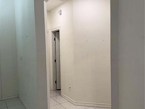 4th image of 1100 W Eisenhower Ave