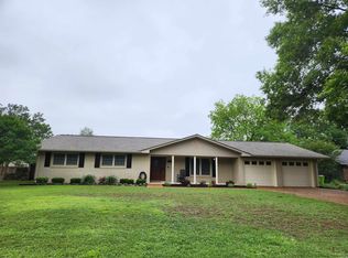 2108 S Pine St, Stuttgart, AR 72160