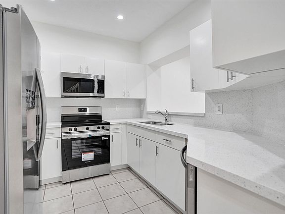 5th image of 1003 NW 100th Avenue