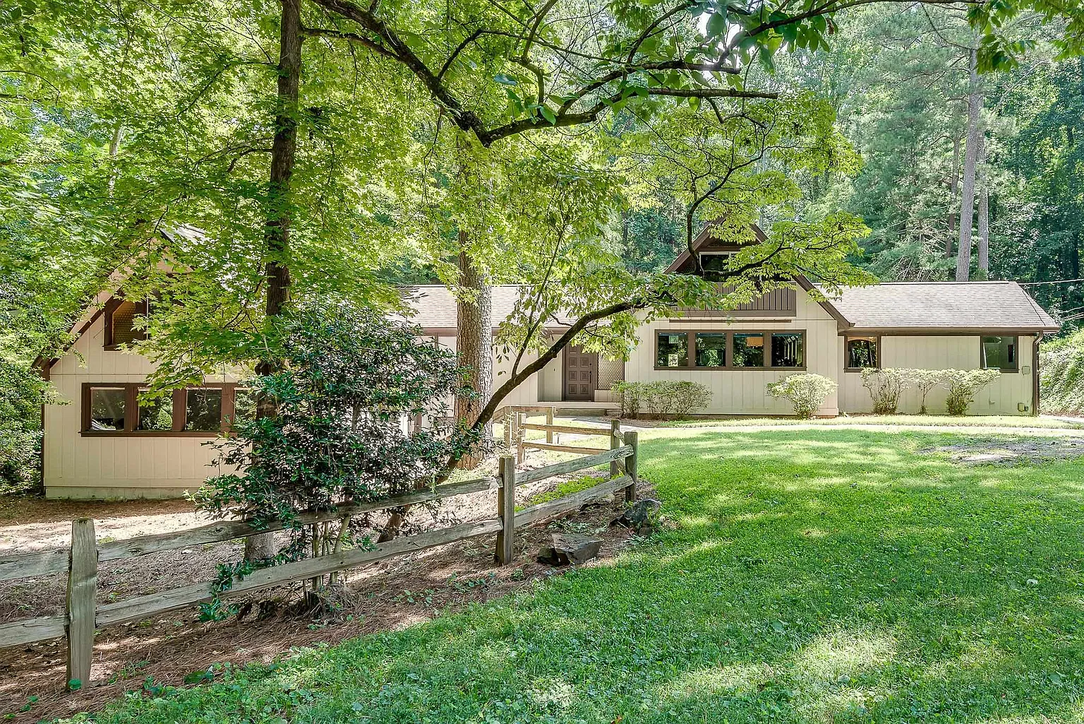 3036 Briarlake Rd photo 1