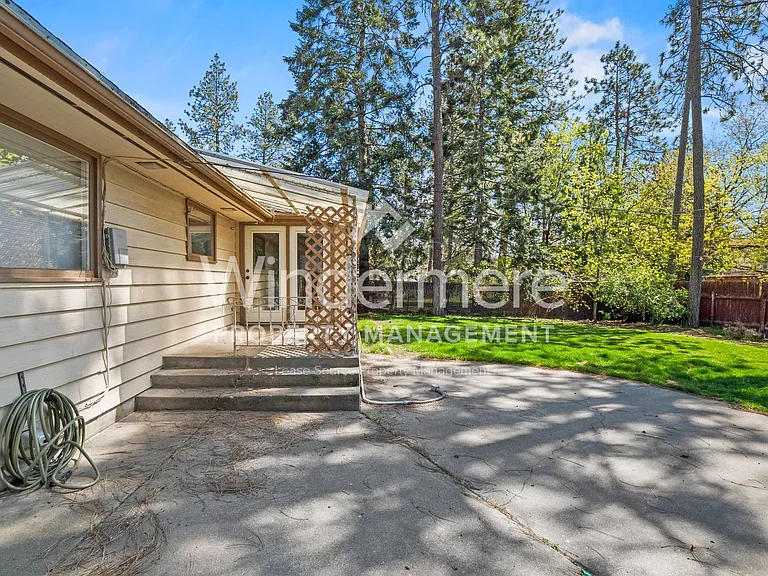 1706 E 38th Ave — Photo 25