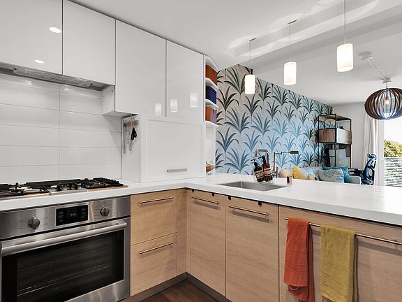 5th image of 555 Fulton St #423