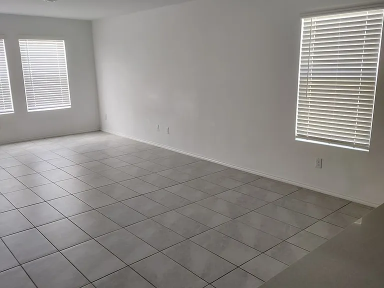 142 Plumcove Dr — Photo 7