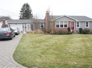 103 Ridgeway Rd, Cranston, RI 02920