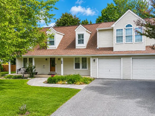 17401 Blossom View Dr, Olney, MD 20832