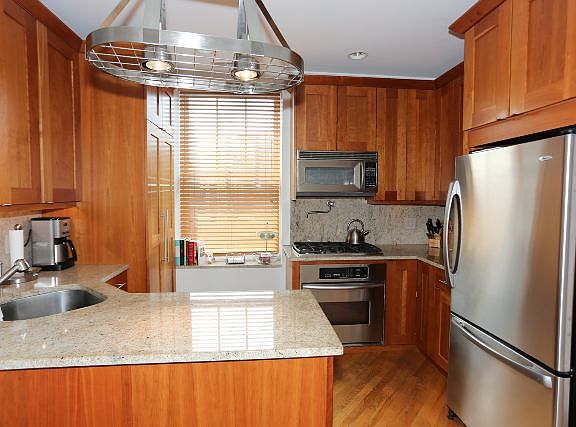 3rd image of 3614 N Bosworth Ave #F4