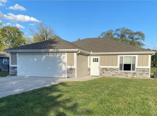 623 Vernon Rd, Buckner, MO 64016