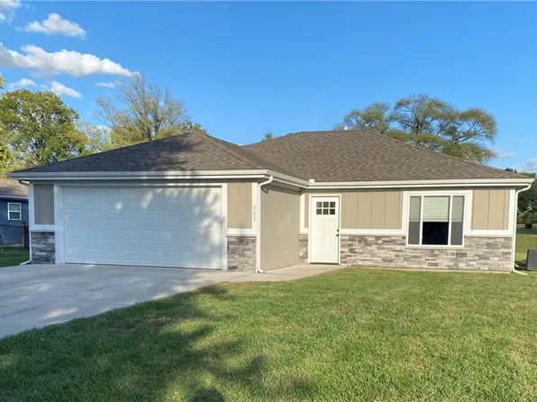 623 Vernon Rd, Buckner, MO 64016