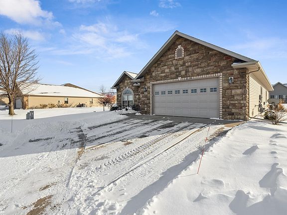 2nd image of 1507 E Ashford Cir