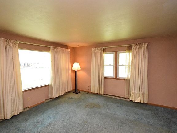 5th image of 45 Hillcrest Ave