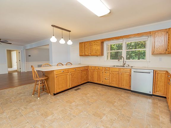 2nd image of 79 Maplewood Ct