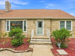 715 Pine St, Mediapolis, IA 52637